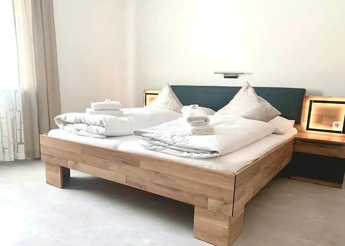 'zum Alten Turm' 여관 2*