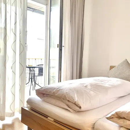 'zum Alten Turm' 宾馆 2*